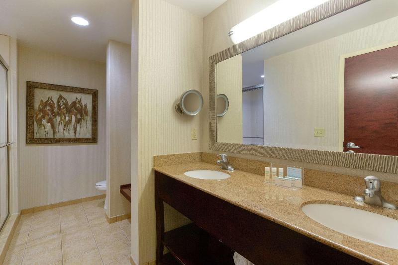 Люкс Кровать Кинг, Hampton Inn & Suites Wellington