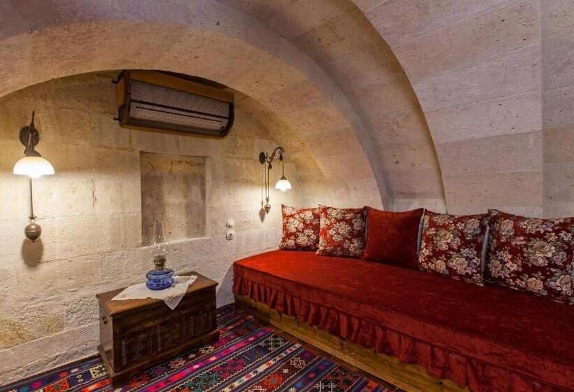 Quarto Deluxe, Mithra Cave