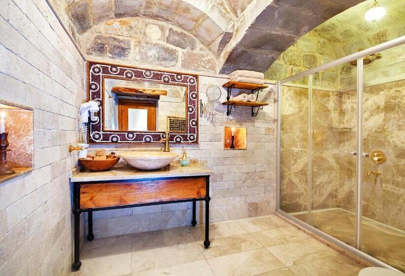 Quarto Deluxe, Mithra Cave