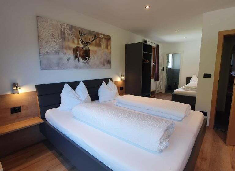 Трехместный Номер Стандарт с Балконом, Haus Herta B&b
