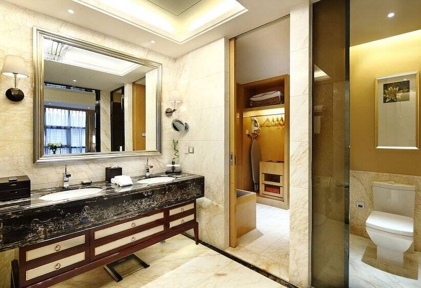 Люкс Повышенной Комфортности, Hilton Guangzhou Baiyun   Free Shuttle And Phase 1 Registration Service Available For Canton Fair Pe