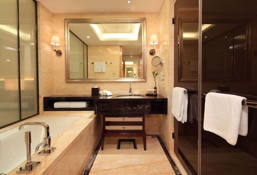 Номер Стандарт, Hilton Guangzhou Baiyun   Free Shuttle And Phase 1 Registration Service Available For Canton Fair Pe