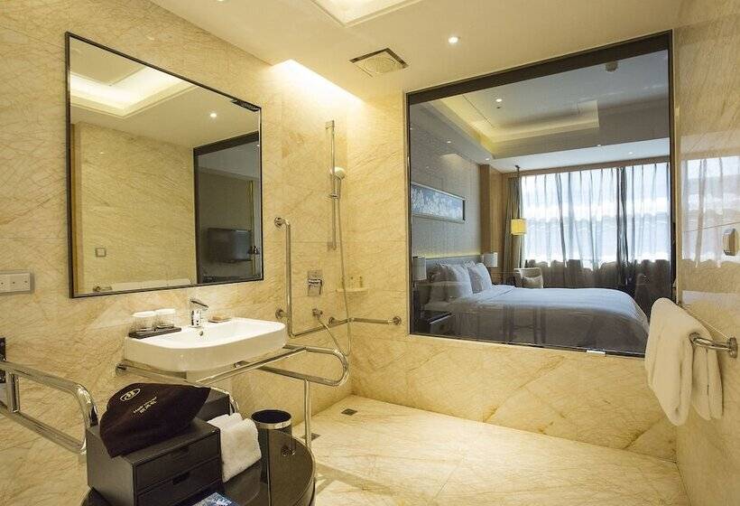 Номер Executive, Hilton Guangzhou Baiyun   Free Shuttle And Phase 1 Registration Service Available For Canton Fair Pe