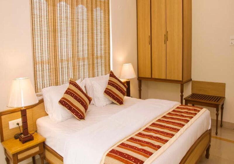 اتاق استاندارد با چشم‌انداز استخر, Clarion Hotel Ocean Palms Goa