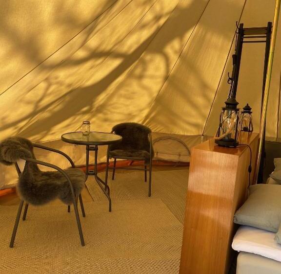 Standard Tent, Kalvs Skolhus