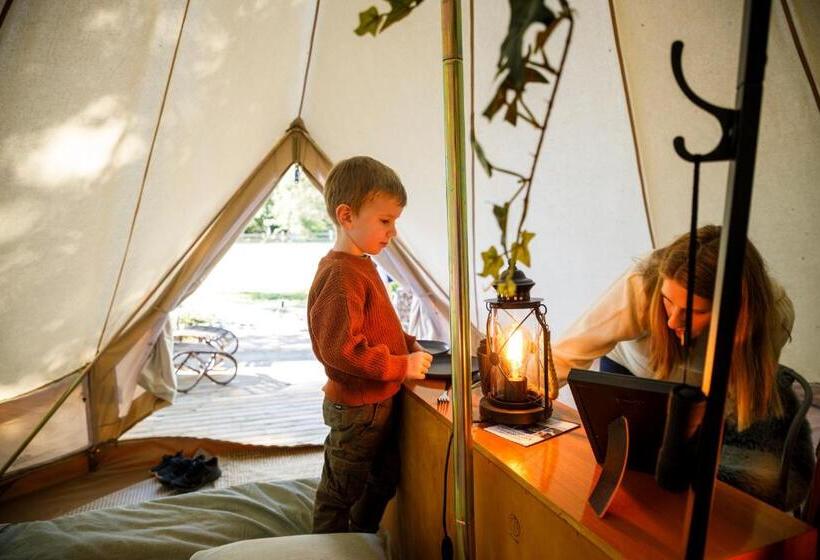 Standard Tent, Kalvs Skolhus