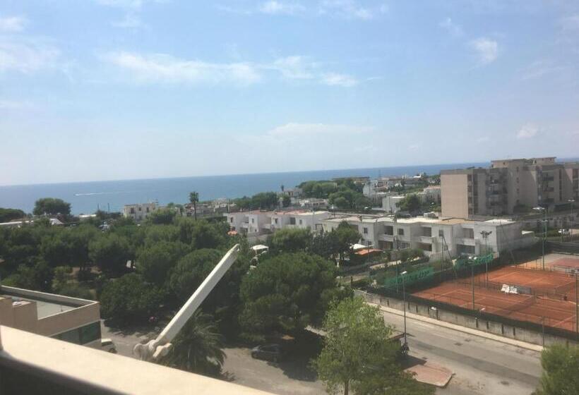 اتاق لوکس با وان آب گرم, B&b Miramare Suite