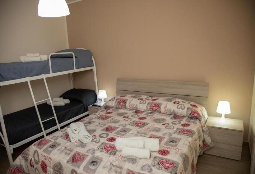 اتاق لوکس با وان آب گرم, B&b Miramare Suite