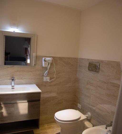 اتاق لوکس با وان آب گرم, B&b Miramare Suite