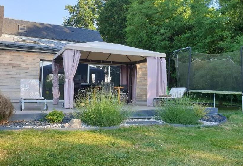 Трехместный Номер Стандарт Вид на Бассейн, Couette Et Campagne
