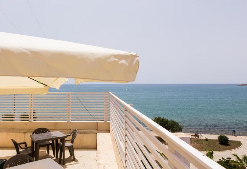 اتاق راحتی سه تخته, Sea Beach Pozzallo
