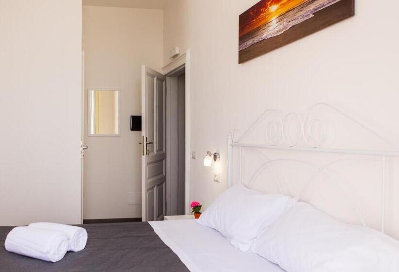 اتاق استاندارد با تخت بزرگ, Sea Beach Pozzallo