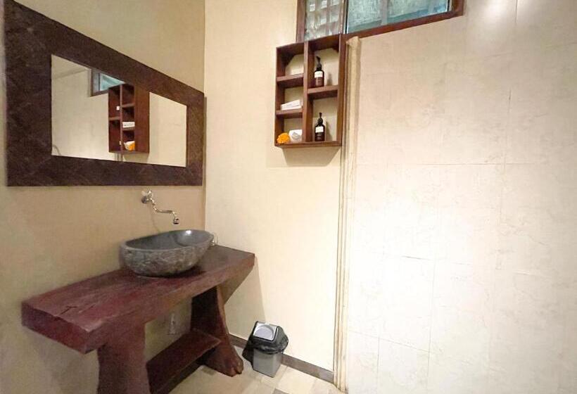 高级园景房, Mirah Guest House