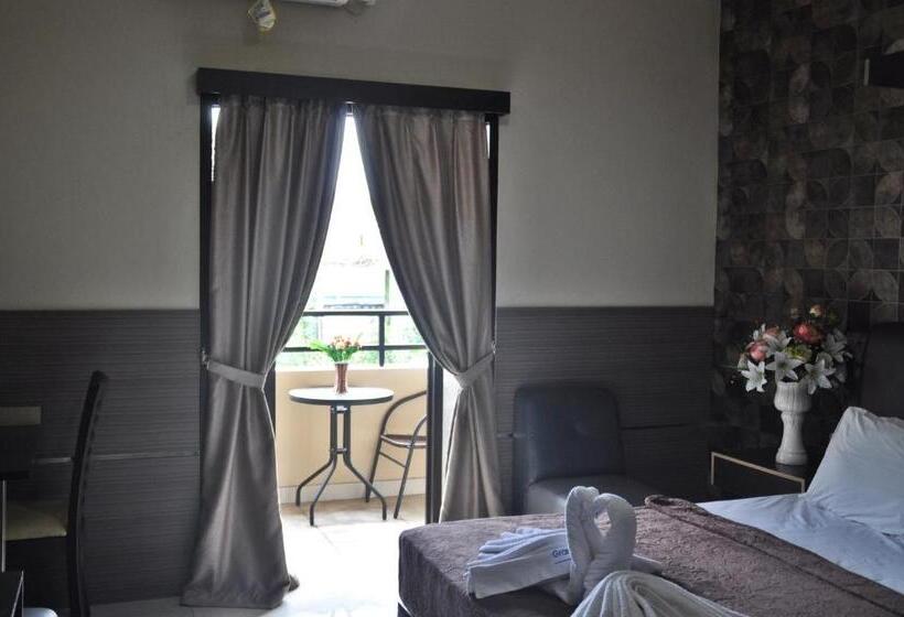 Номер Стандарт с Террасой, Grand Krakatau Hotel Serang