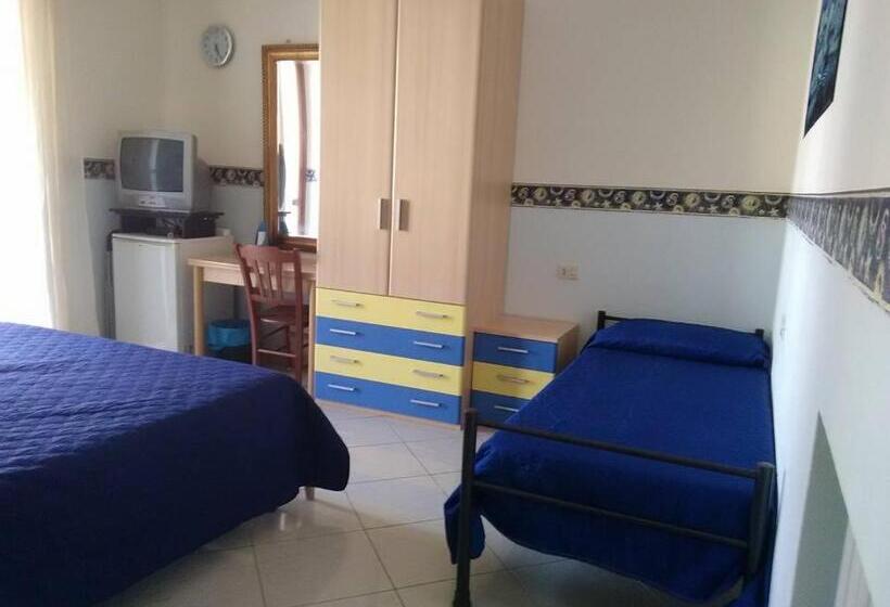 اتاق استاندارد با بالکن, Al Centro