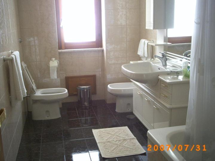 اتاق استاندارد سه نفره, Al Centro