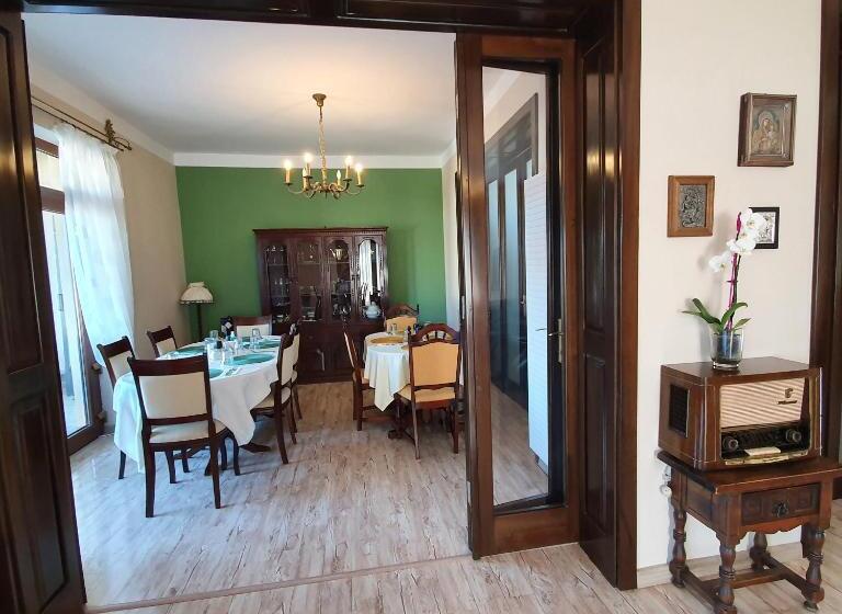 اتاق استاندارد سه نفره, Vila De La Lugas