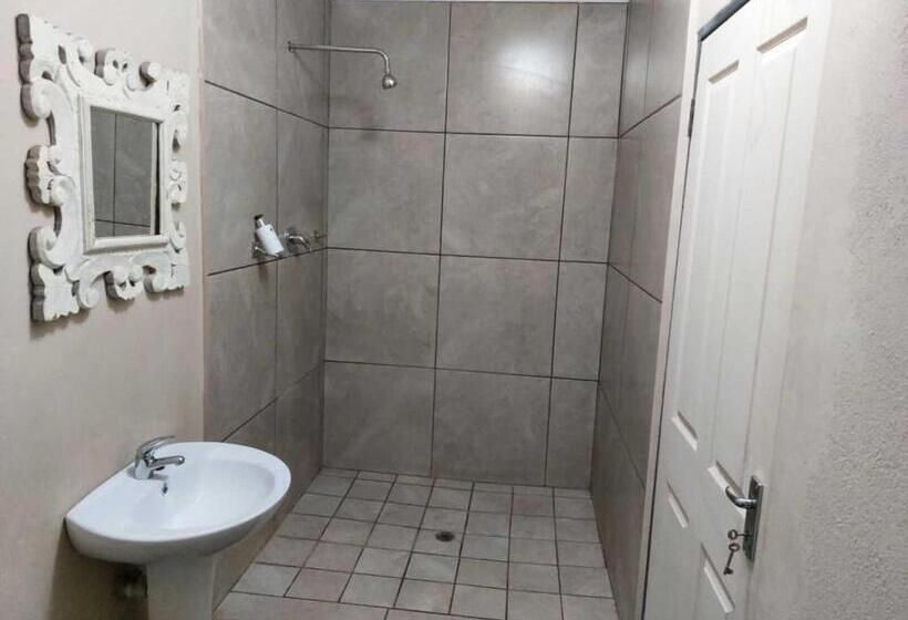 Номер Стандарт, Wisteria Lane Guesthouse