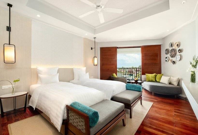 带观景的豪华间, Pullman Danang Beach Resort