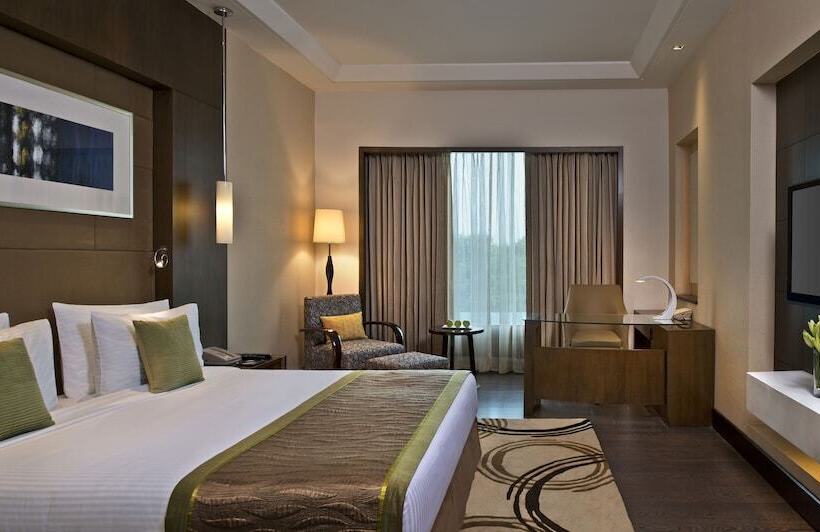 Номер Superior Вид на Бассейн, Taj Hotel & Convention Centre, Agra