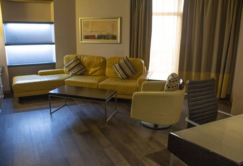 Номер Executive, Time Grand Plaza Hotel, Dubai Airport