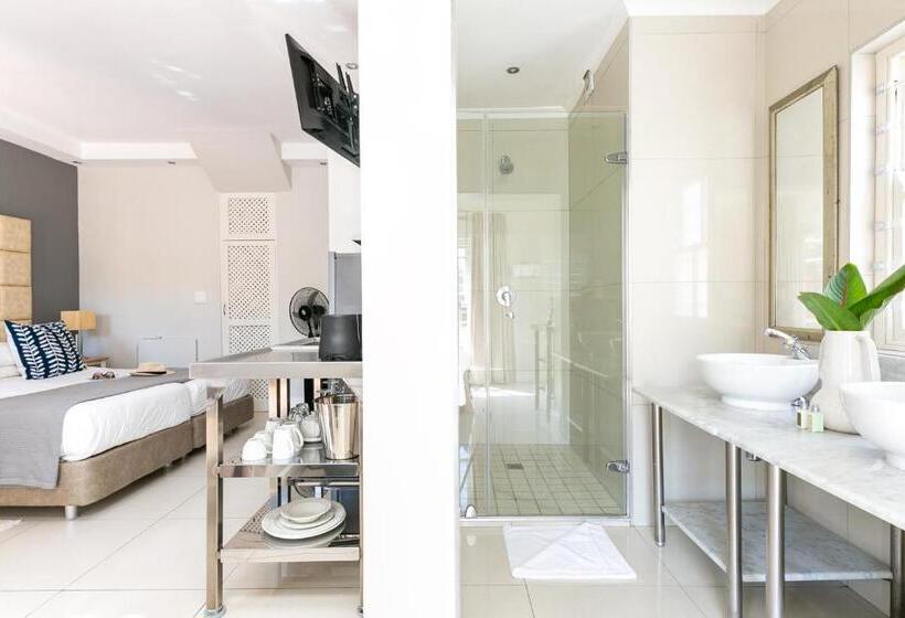 Студио Стандарт Вид на Бассейн, Camps Bay Village   Studios And Apartments