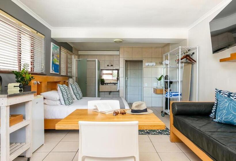 Студио Стандарт Вид на Бассейн, Camps Bay Village   Studios And Apartments