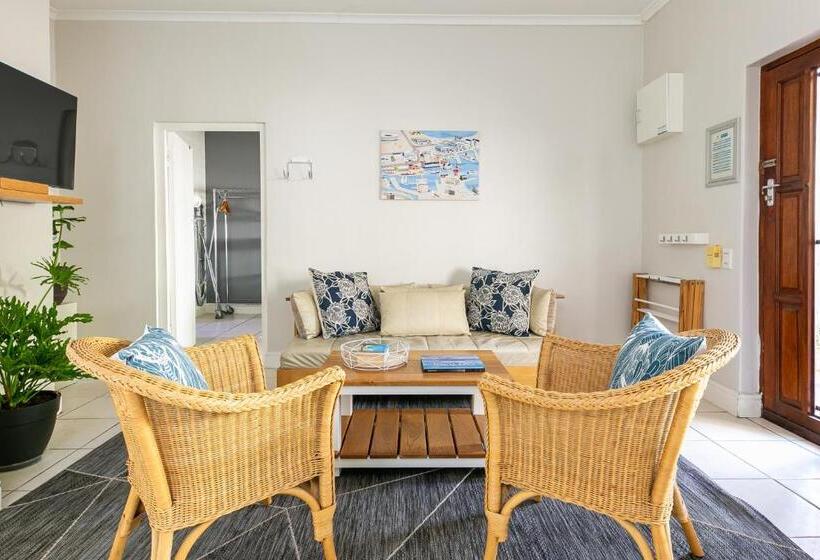 Студио Стандарт Вид на Сад, Camps Bay Village   Studios And Apartments