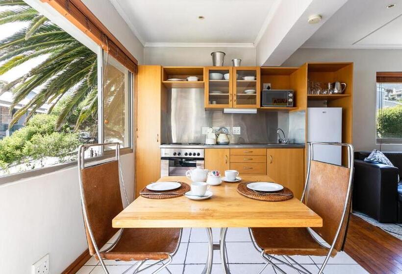Студия Superior, Camps Bay Village   Studios And Apartments