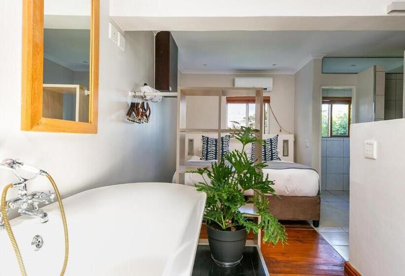 Студия Superior, Camps Bay Village   Studios And Apartments