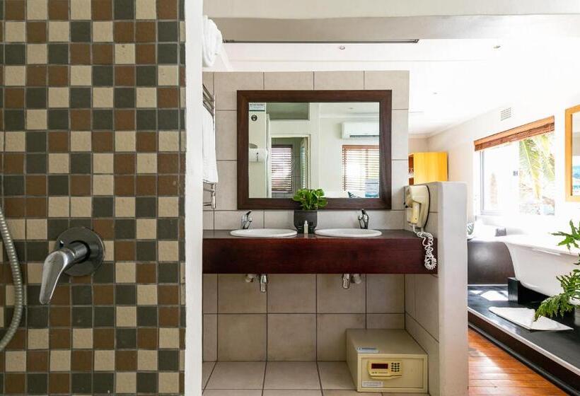 Студия Superior, Camps Bay Village   Studios And Apartments
