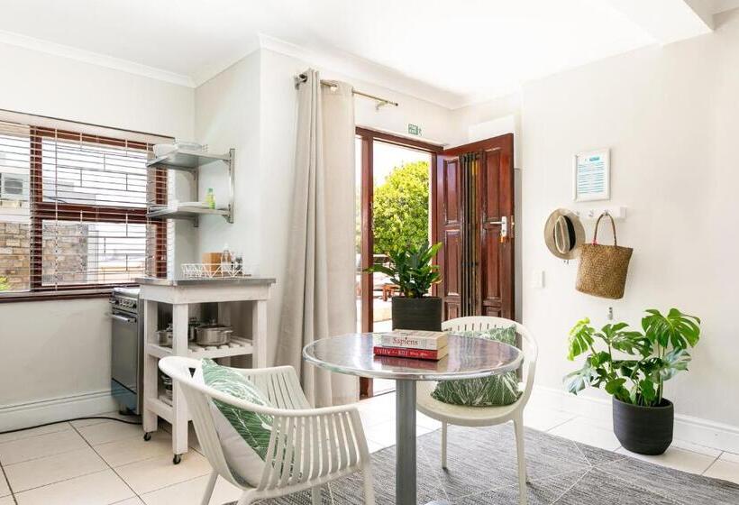 Студио Стандарт Вид на Бассейн, Camps Bay Village   Studios And Apartments