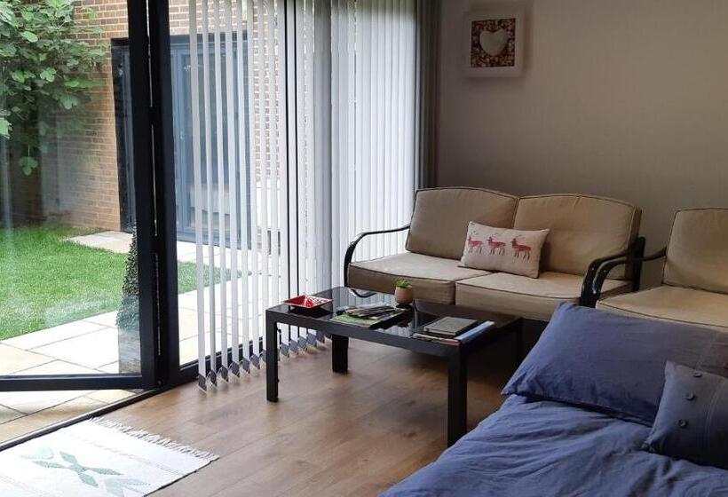 Номер Стандарт Вид на Сад, The Studio Hatfield