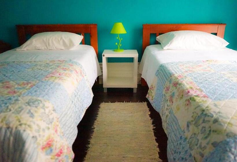اتاق استاندارد چهارنفره با بالکن, Azores Dream Hostel