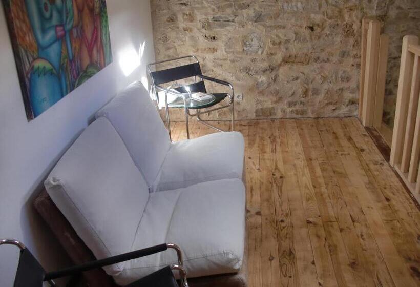 Standaard Vierpersoonskamer met Gedeelde Badkamer, Gîte De La Tour