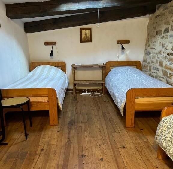 Номер Стандарт Трехместный, Gîte De La Tour