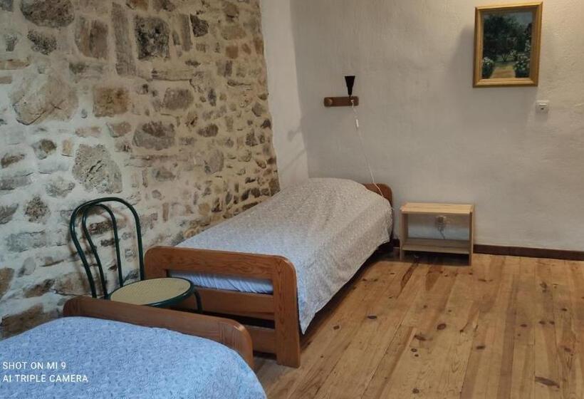 Standaard Driepersoonskamer, Gîte De La Tour