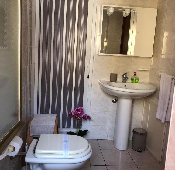 Номер Стандарт, B&b Cardedu