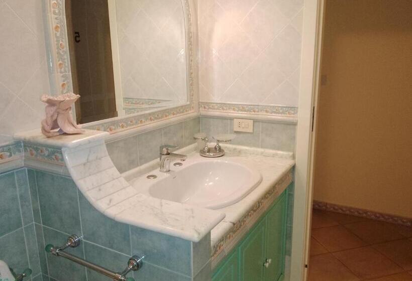 اتاق استاندارد با سرویس بهداشتی مشترک, Casamia