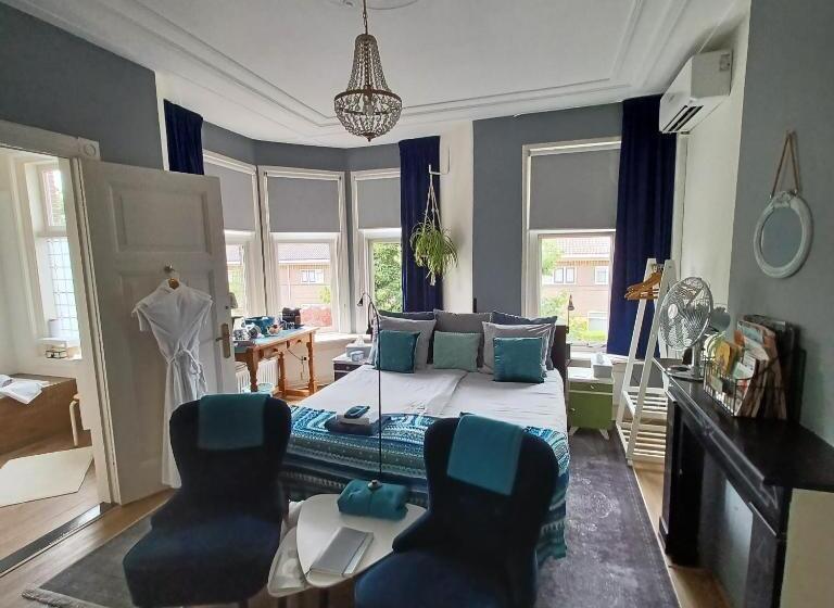 Quarto Quádruplo Estandar, Bed And Breakfast Raapop