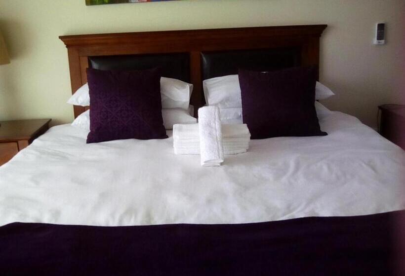 Deluxe Suite King Bed, Lucolo Palace B&b   Mthatha