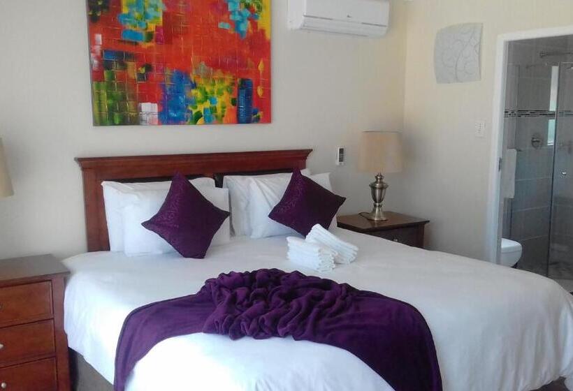 Deluxe Suite King Bed, Lucolo Palace B&b   Mthatha