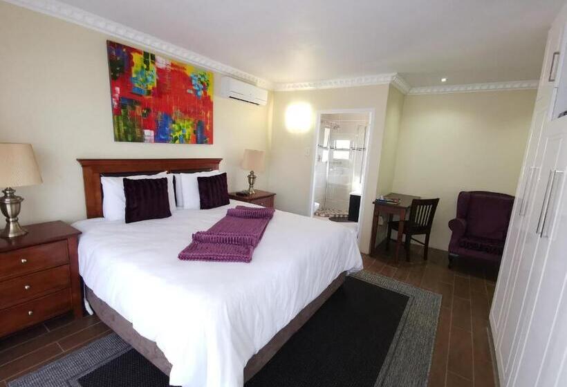 Deluxe Suite King Bed, Lucolo Palace B&b   Mthatha