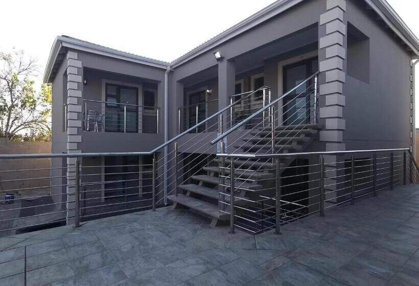Deluxe Suite King Bed, Lucolo Palace B&b   Mthatha