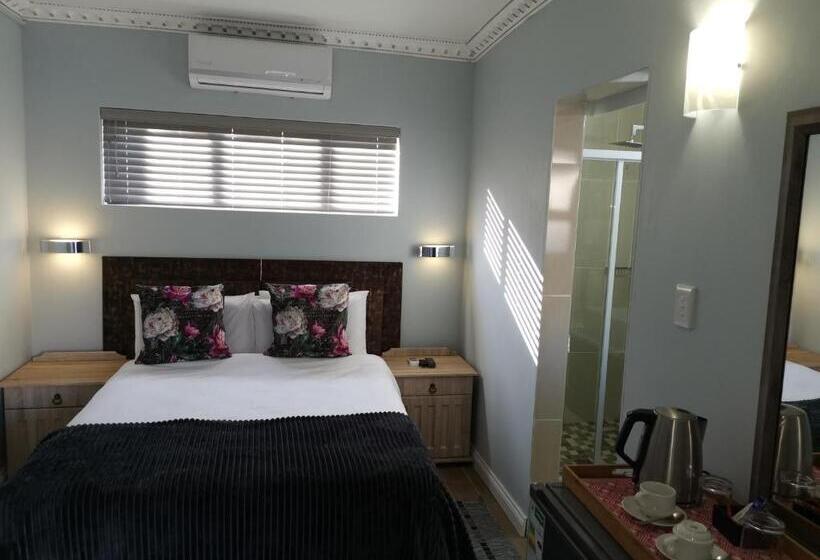 اتاق لوکس با تخت بزرگ, Lucolo Palace B&b   Mthatha