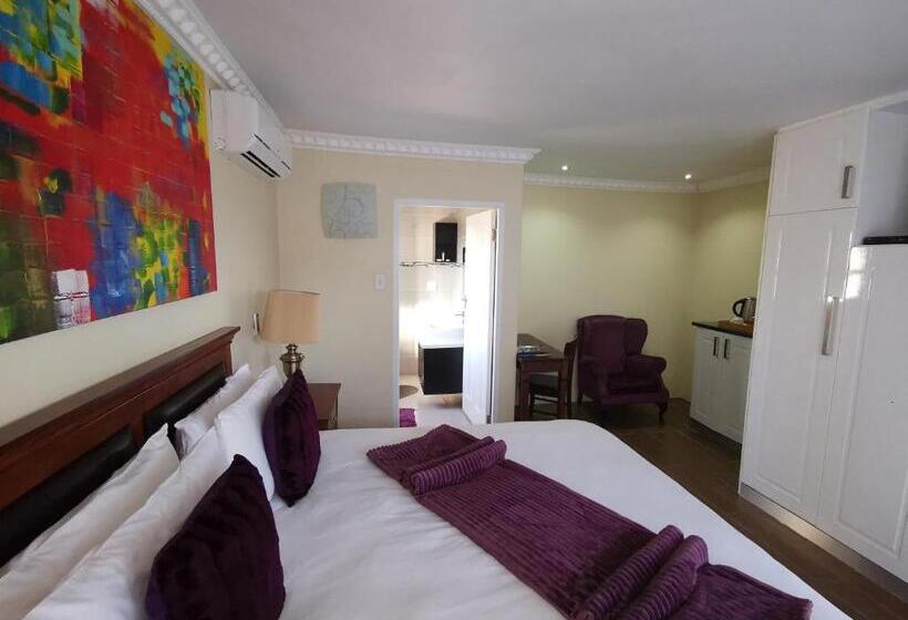 اتاق لوکس با تخت بزرگ, Lucolo Palace B&b   Mthatha