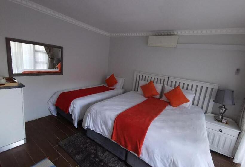 اتاق لوکس با تخت بزرگ, Lucolo Palace B&b   Mthatha