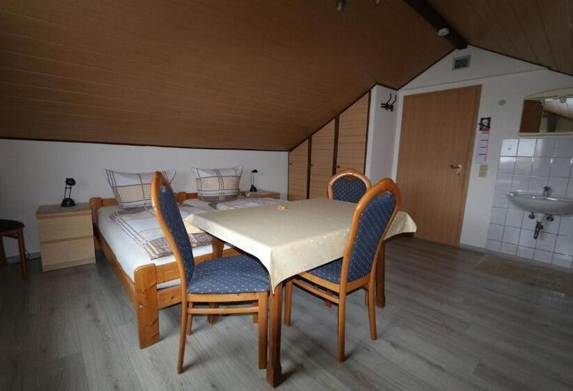 带共用浴室的标准房间, Haus Anne
