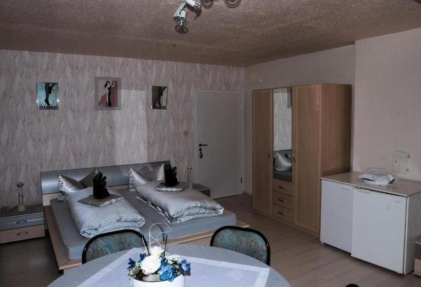 اتاق استاندارد چهار تخته, Caruso Pension Und Pizzeria