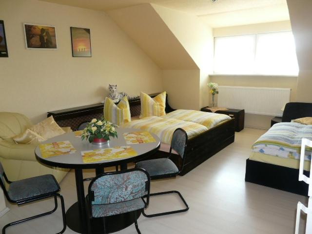 اتاق استاندارد سه نفره, Caruso Pension Und Pizzeria